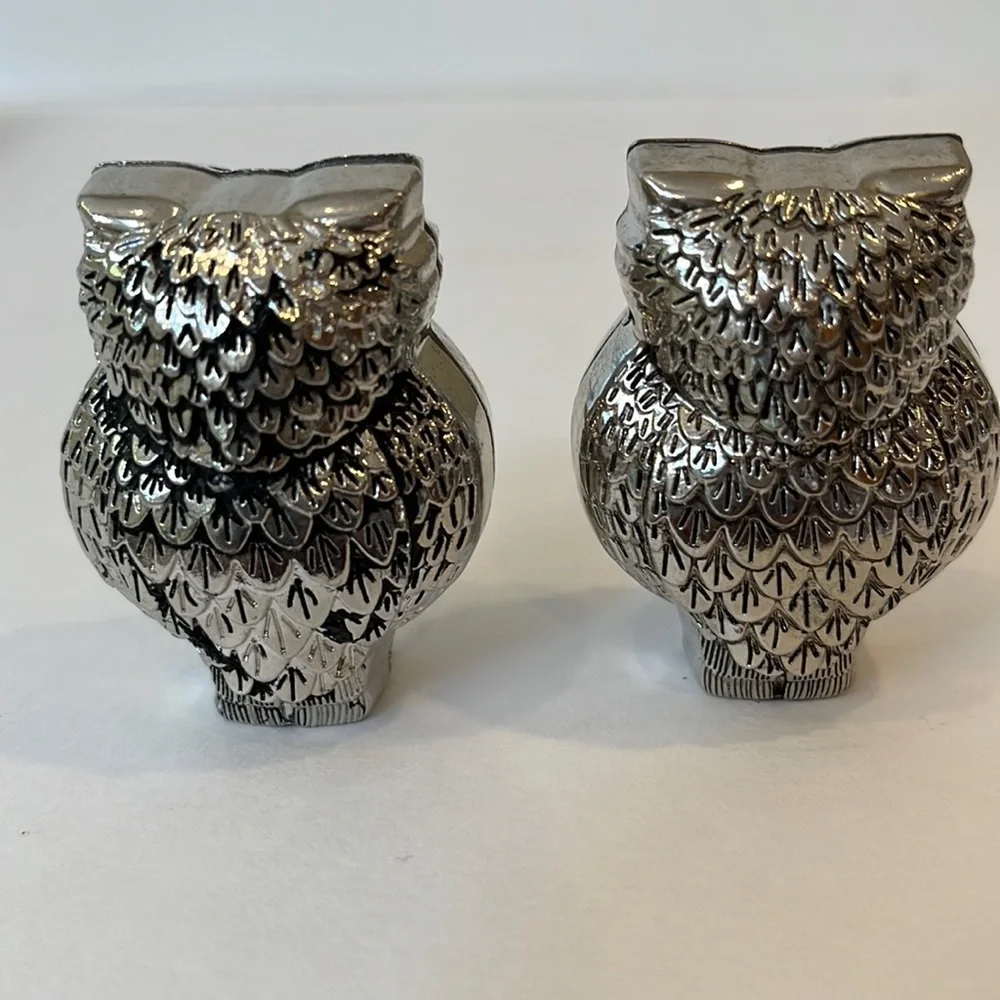 Pier 1 owl figurine salt & pepper shaker set silver tone metal kitchen decor